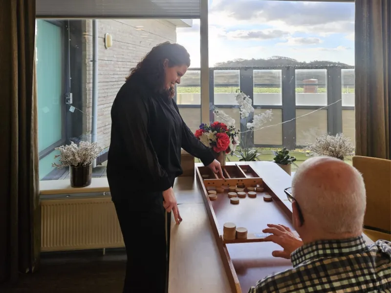 tinka activiteitenbegeleider op de pg-afdeling duinroos topaz overduin