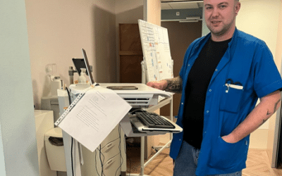 Van winkelvloer naar ouderenzorg. Bryan over leren en werken bij Topaz